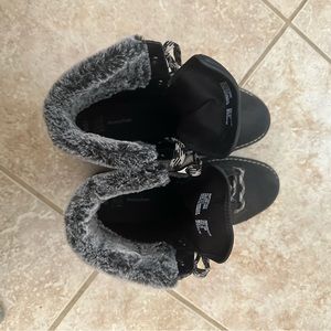10W Time&Tru winter boots for women! Very warm and comfortable! Worn once!